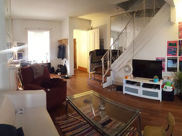 1613 Fontain St — Photo 5