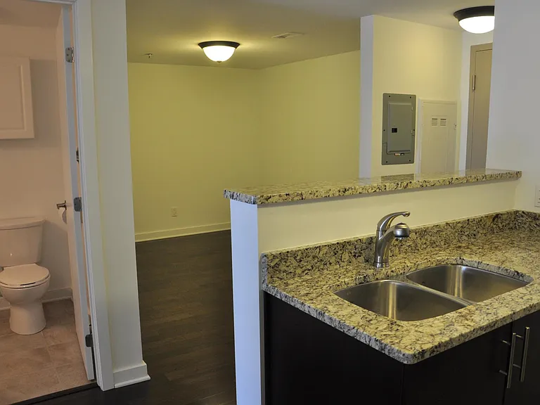 456 King Edward Ave #409 — Photo 6
