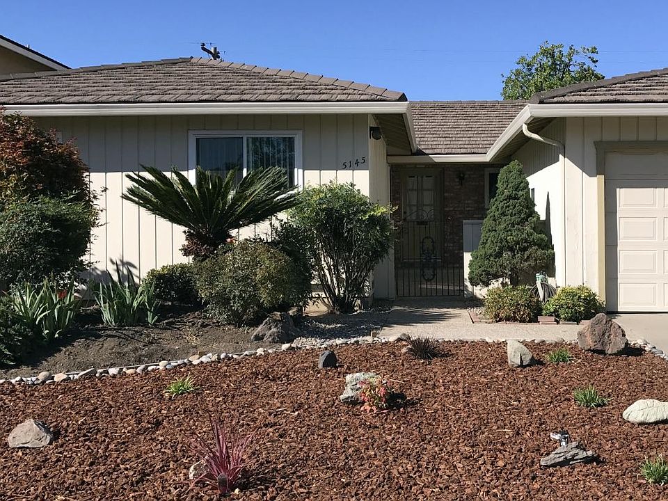 Front Yard (low water usage)