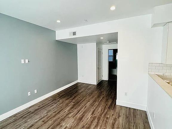 3rd image of 4231 McLaughlin Ave #203