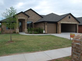 2637 SE 39th St, Moore, OK 73160