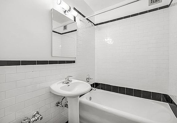 5th image of 310 E 44th St APT 306