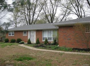 105 Castle Dr, Florissant, MO