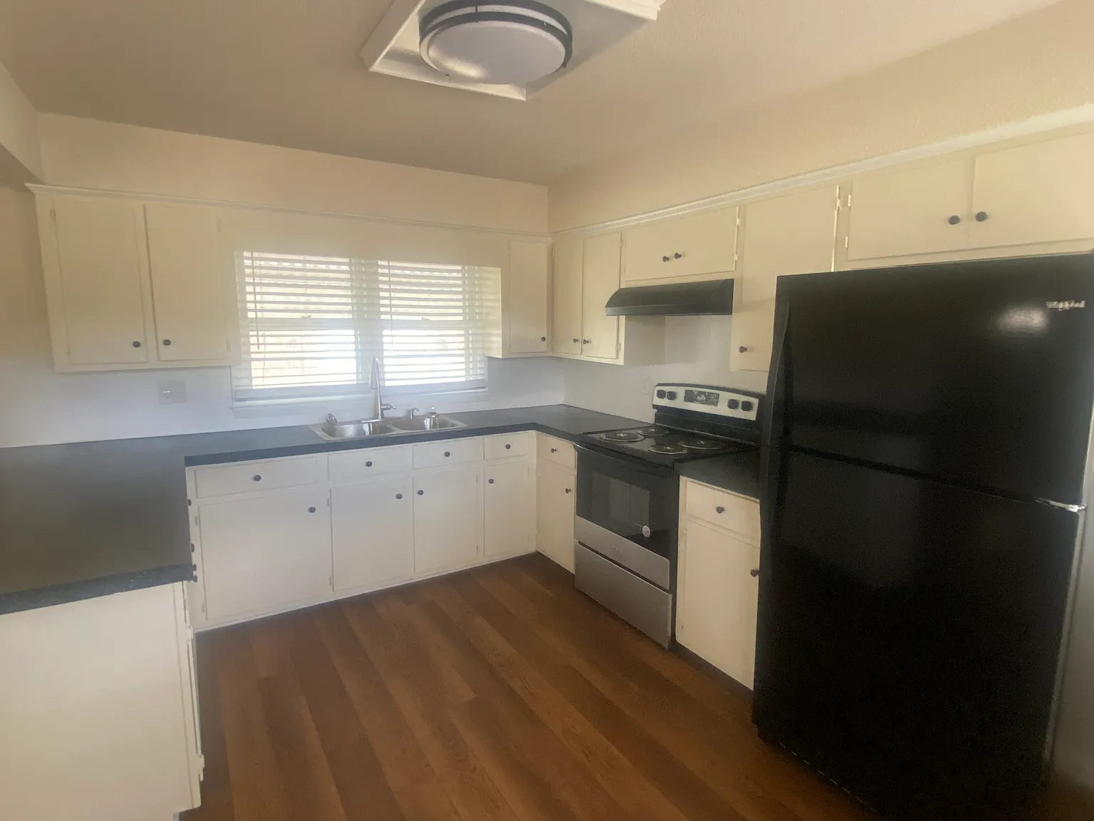 2 bed, 1170 sqft, $1,595 — Photo 4