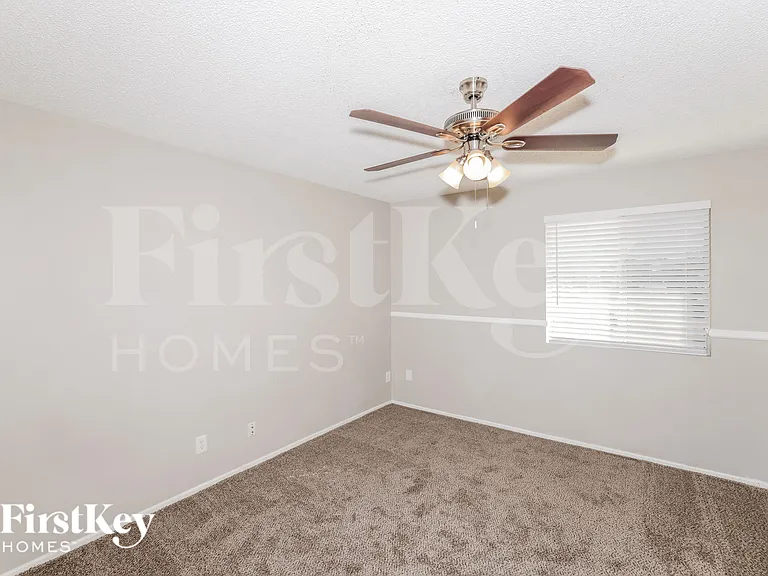 7646 N 37th Ave — Photo 10