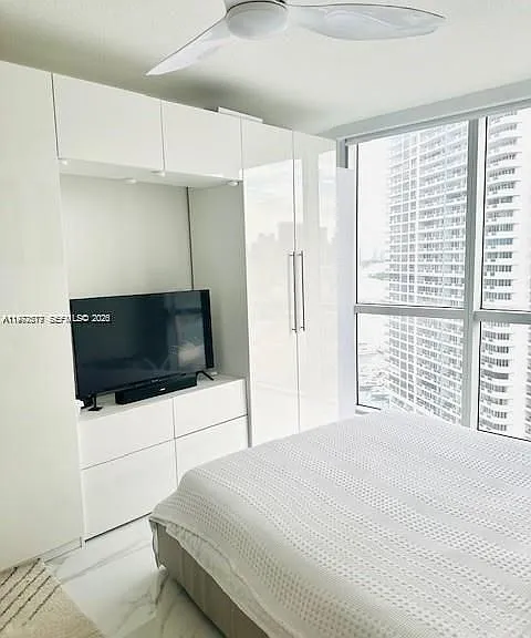 1750 N Bayshore Dr #2302 — Photo 5