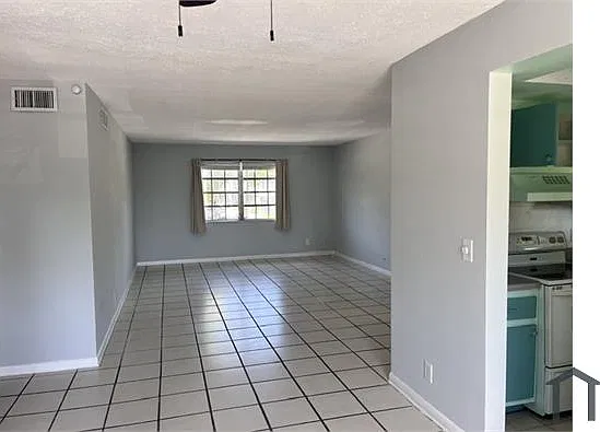 2 bed, 1050 sqft, $2,695 — Photo 2