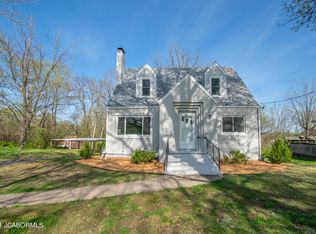 1923 Green Berry Rd, Jefferson City, MO 65101