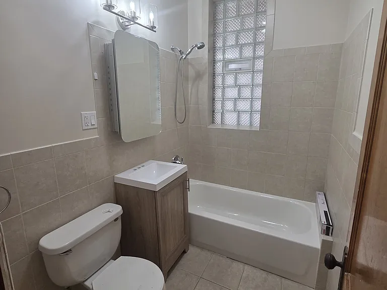 2338 W Iowa St #1R — Photo 10
