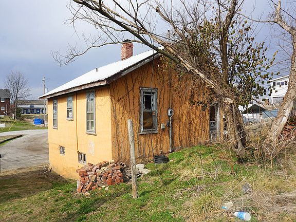 4th image of 6 Knapp Ct