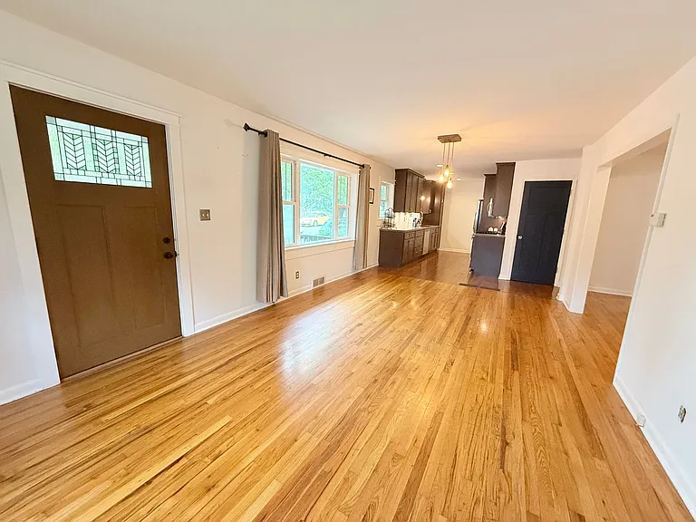 1612 N Roosevelt Ave — Photo 5