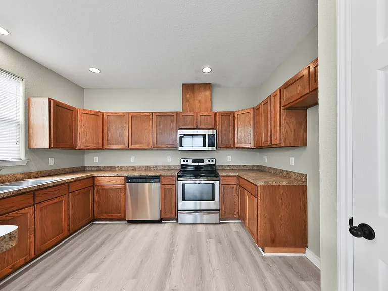 102 Cornell Ave — Photo 12