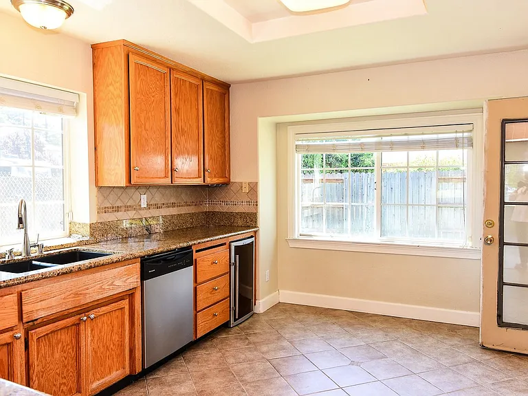 485 Deer Creek Dr — Photo 8