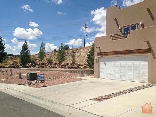 3rd image of 1944 Hollyhock Cir