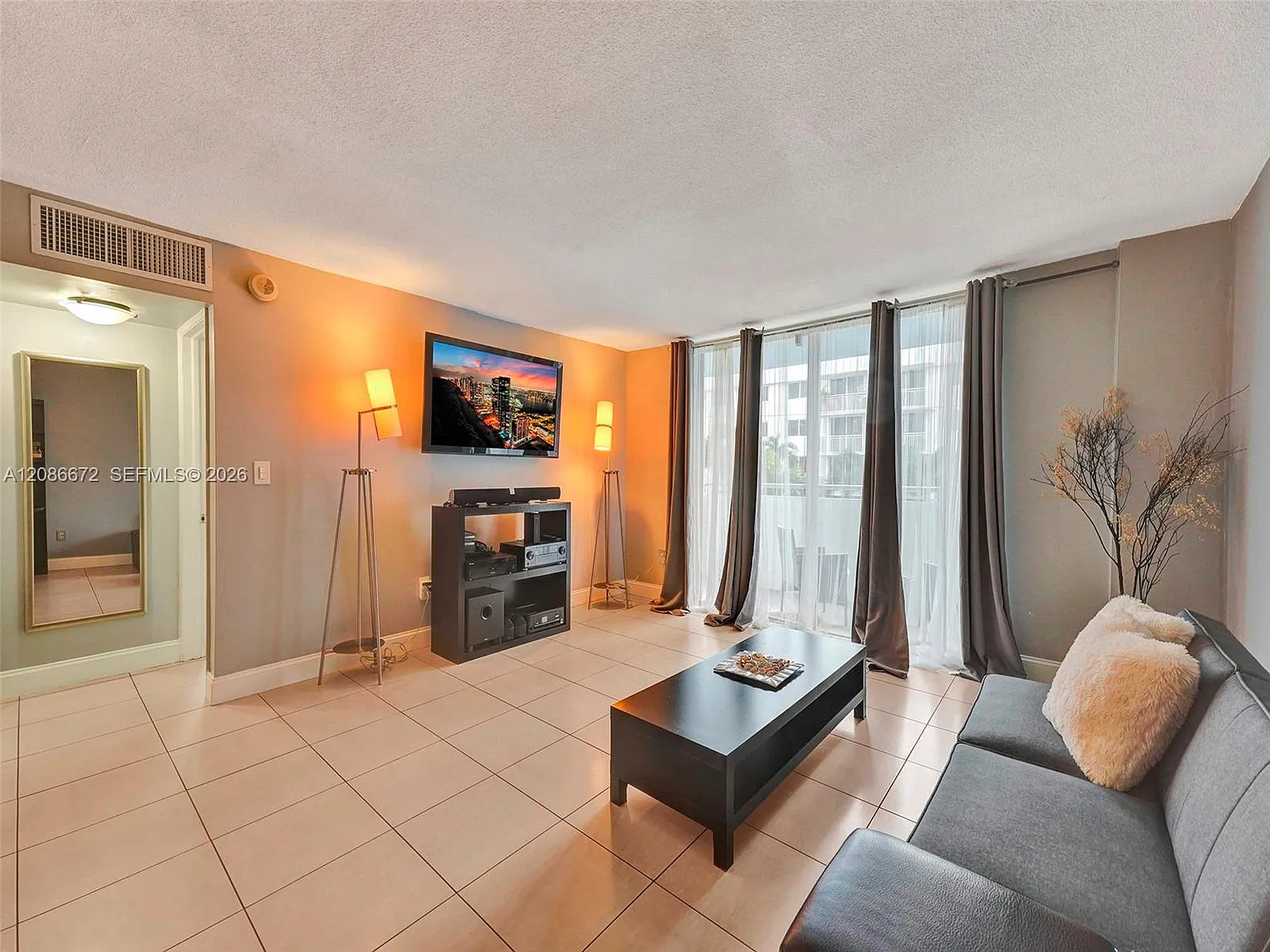 Lincoln Palace Condo — Photo 4