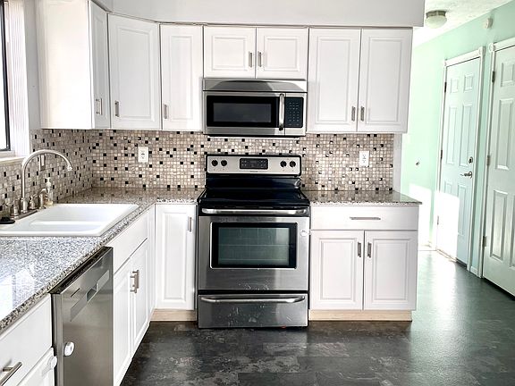 2nd image of 4017 Blueberry Hollow Rd