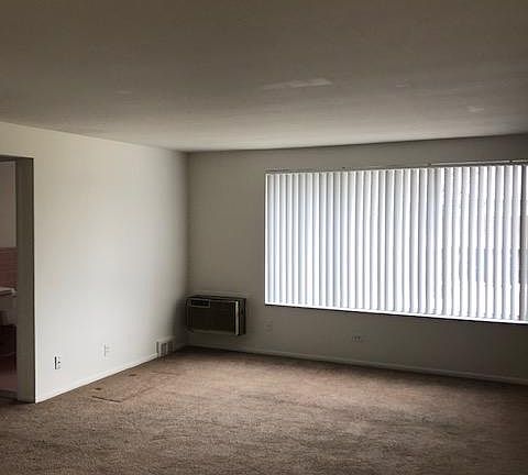 2nd image of 2389 Stanhope Ave APT 21