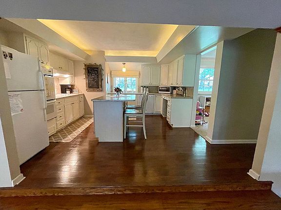 5th image of 2291 W Wayne St