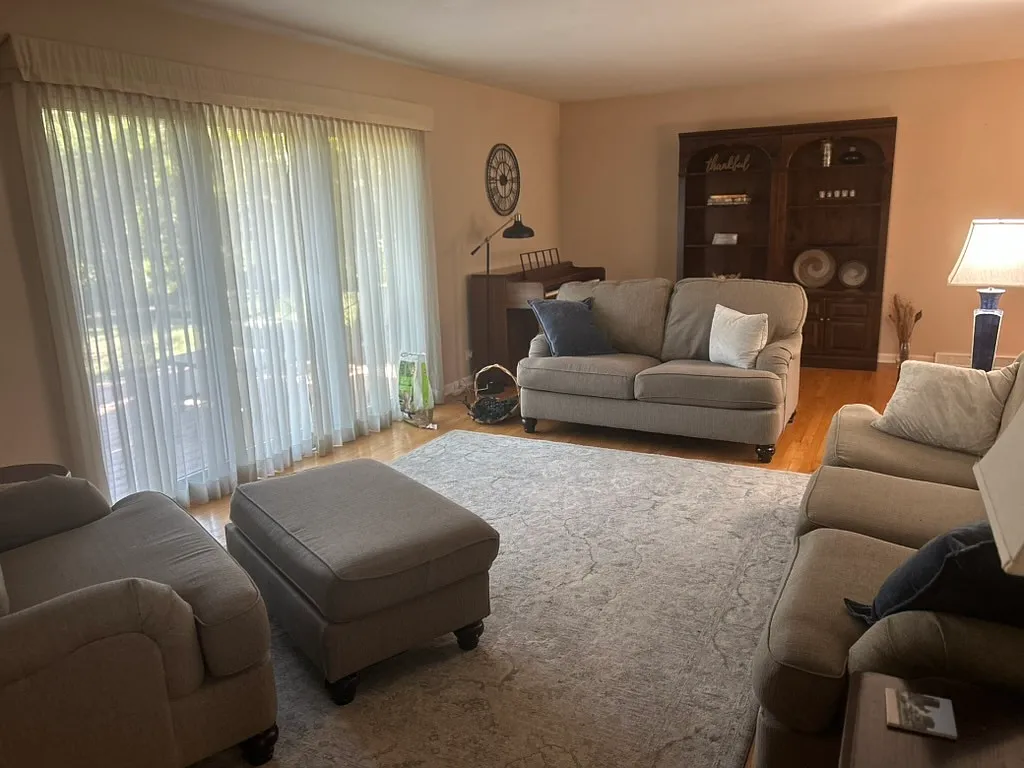 3 bed, 2025 sqft, $2,950 — Photo 4