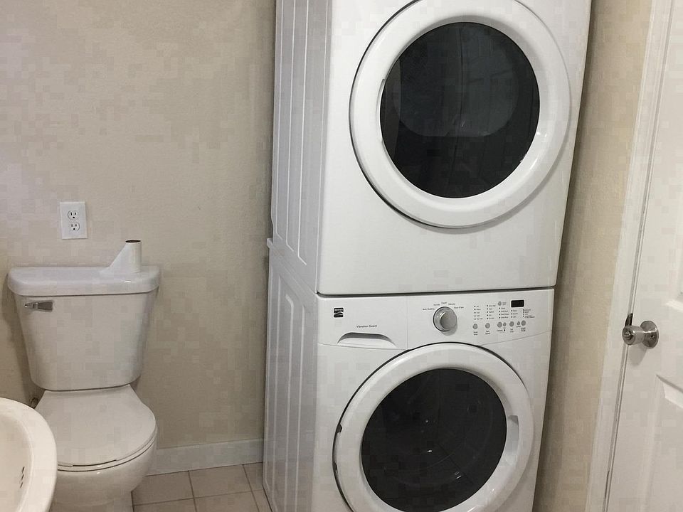 Bathroom with washer/dryer