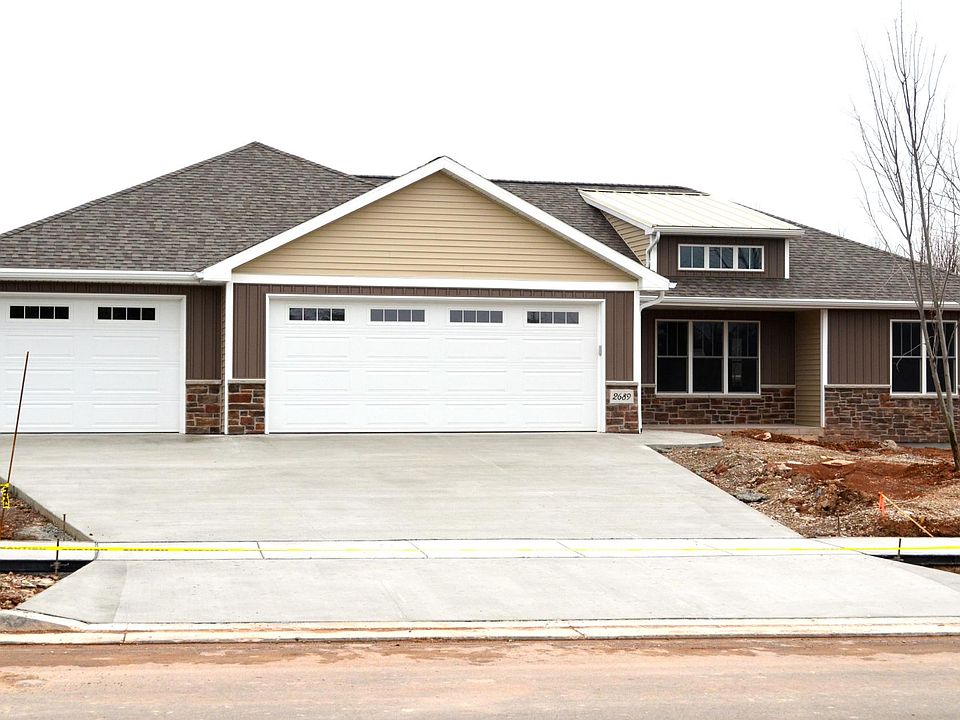 2689 W. Scarlet Oak Circle, De Pere WI