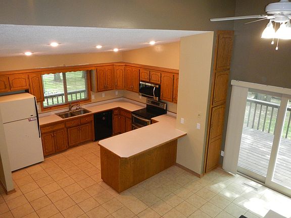 5th image of 1055 Bear Cir NE