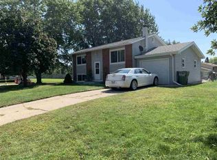 102 Broadmoor Dr, Norfolk, NE 68701