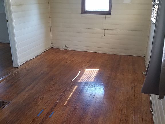5th image of 722 Earlham St
