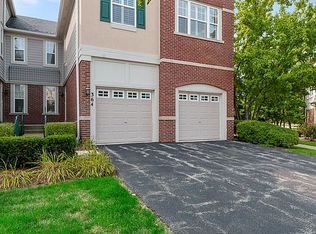 364 Pine Lake Cir, Vernon Hills, IL 60061