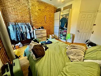 Rented by R New York