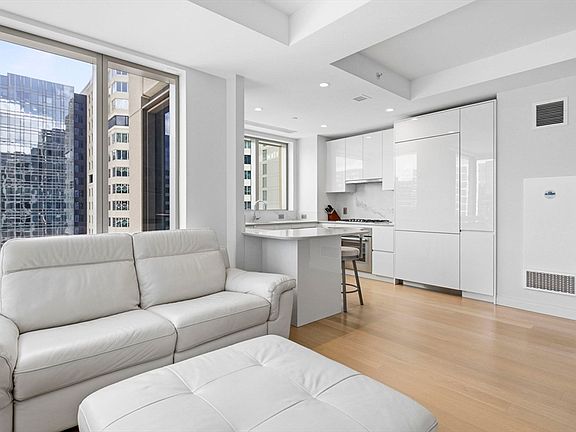 5th image of 133 Seaport Blvd #1602