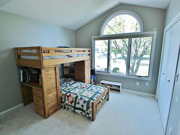 3rd image of 305 NW Winterberry St