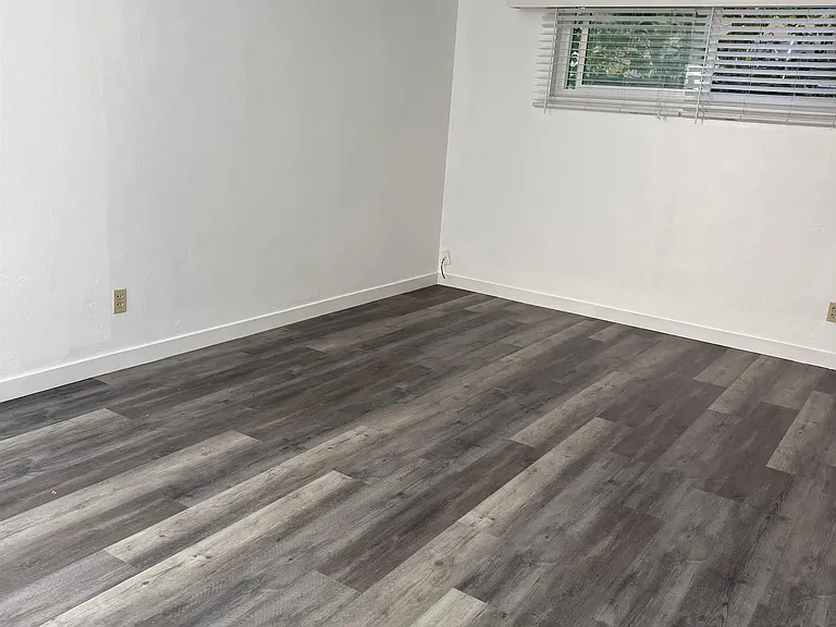 471 E Ave — Photo 8