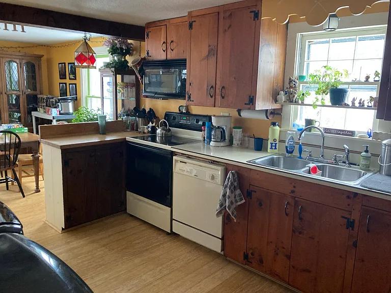 Kitchen is right off the living room