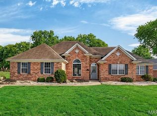 2 Pebble Hill Dr, Belleville, IL 62223