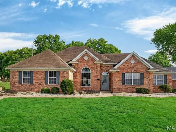 2 Pebble Hill Dr, Belleville, IL 62223