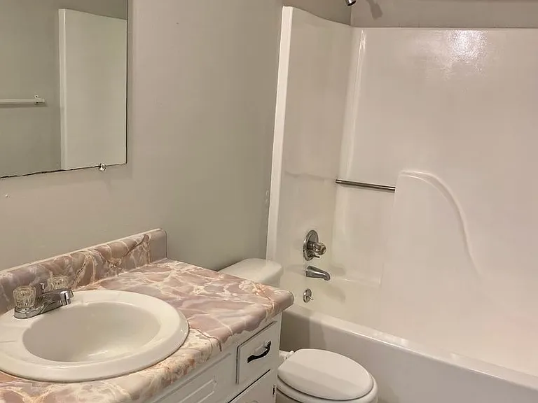 638 Bradley Ct #C — Photo 15