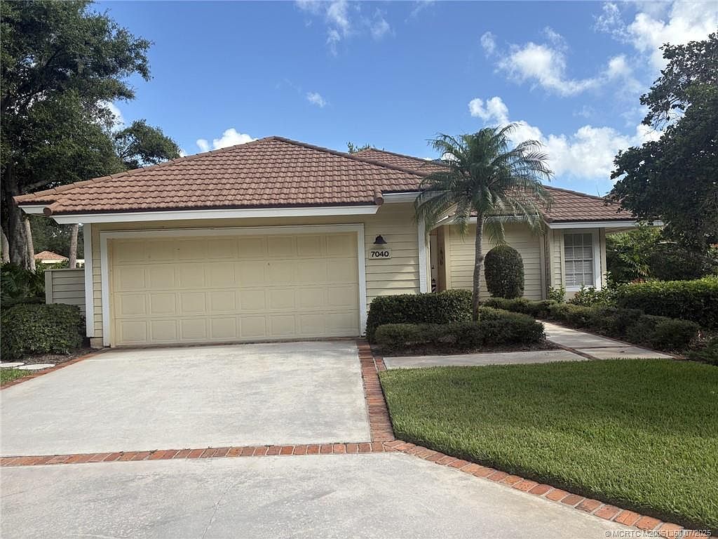 7040 SE Winged Foot Dr