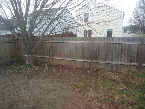 3rd image of 4517 Connaught Dr E