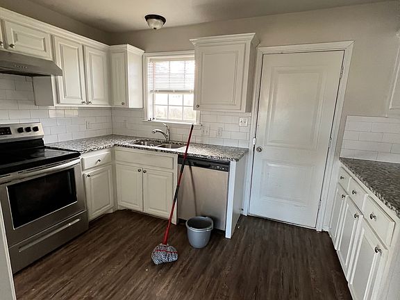 5th image of 1213 W Arkansas St