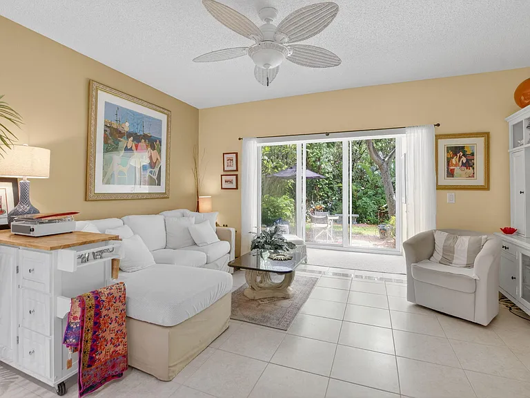 1041 Kokomo Key Ln — Photo 10