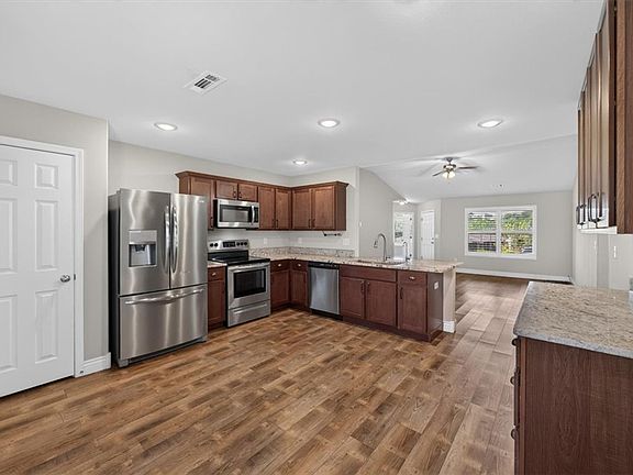 4th image of 130 Worley St