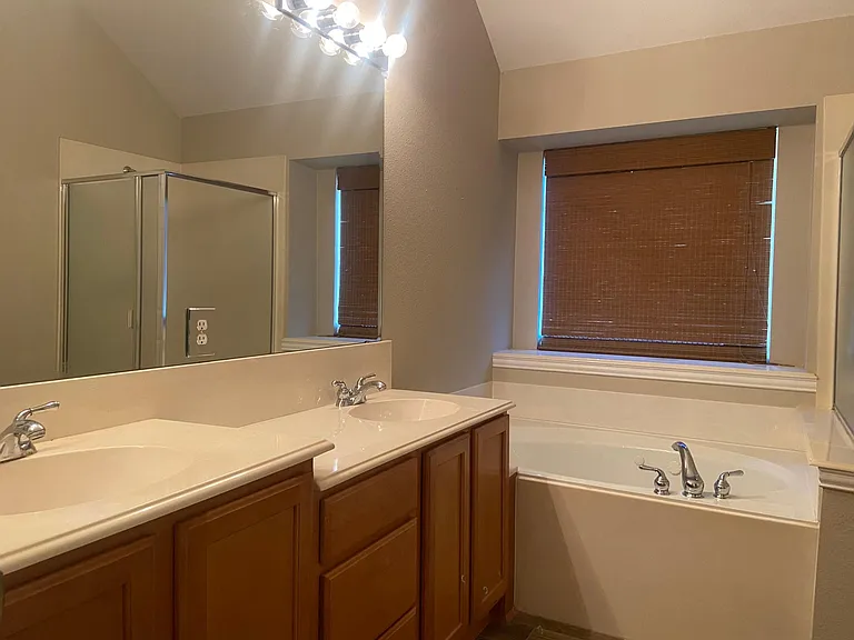 302 Crabapple Dr — Photo 13
