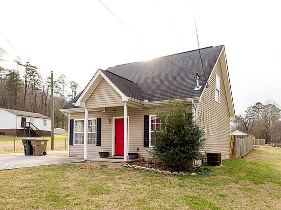 3rd image of 4053 NE Acorn Dr