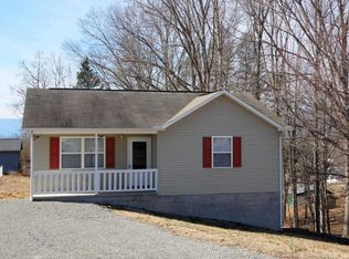 700 21st St, La Follette, TN 37766