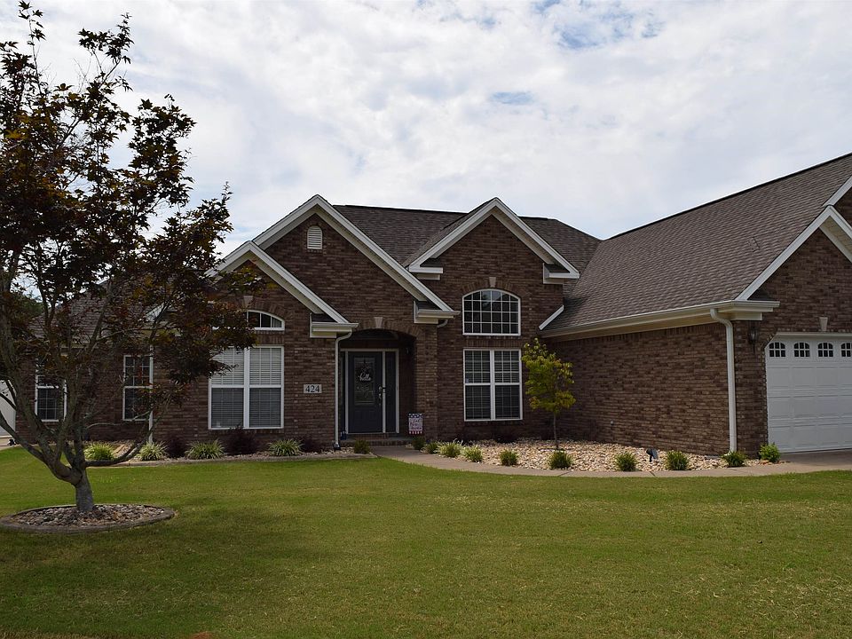 1st image of 424 Briarwood Dr