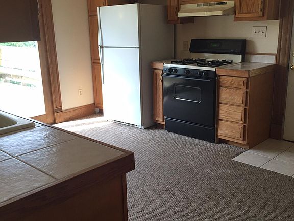 4th image of 826 Clifton St