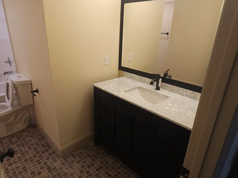 1416 E State St Apartments — Photo 14
