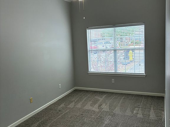 3rd image of 57 Park Dr S