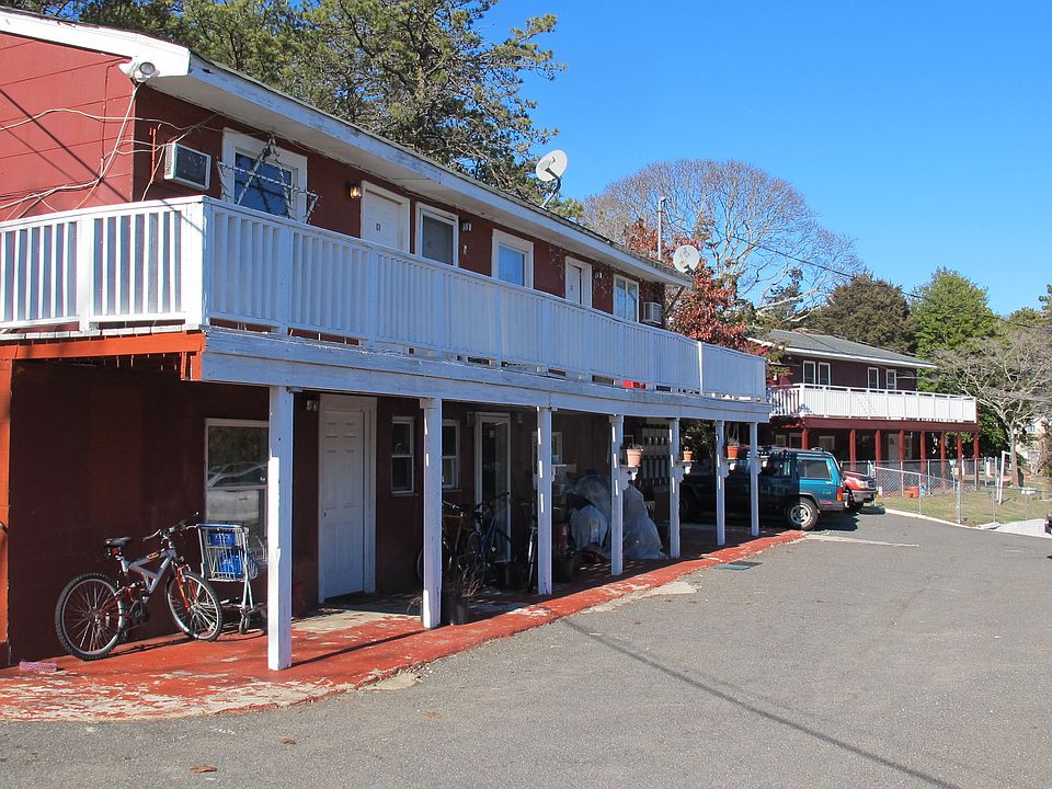 1st image of 329 E Montauk Hwy